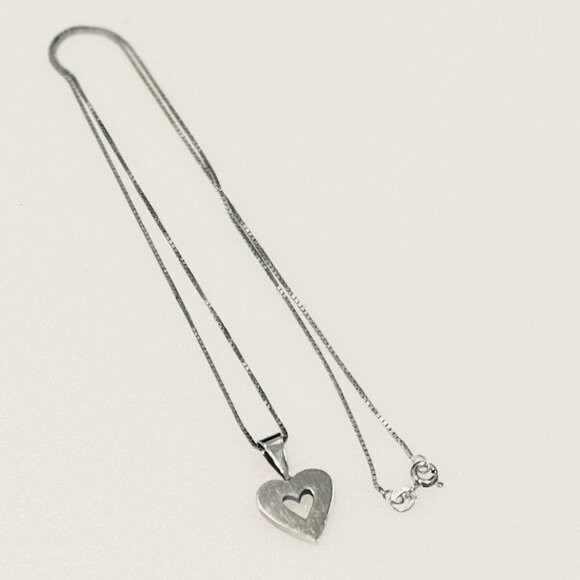 925 Sterling Silver Heart Necklace Cutout Heart Pendant on Sterling Box Chain - Picture 1 of 11